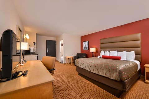 Standard Room, 1 King Bed | Premium bedding, pillowtop beds, desk, laptop workspace
