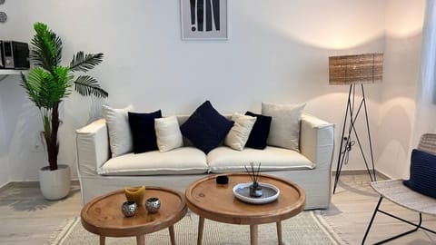 Apartment, 1 Bedroom | Living area