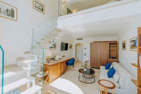 Premium bedding, down comforters, minibar, in-room safe