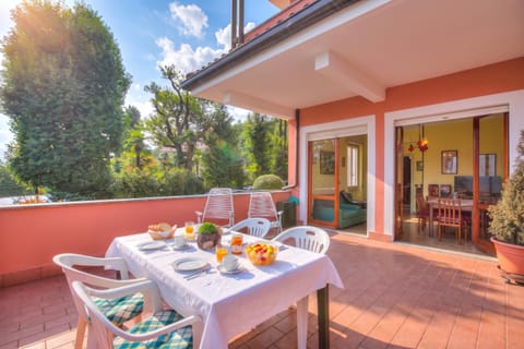 Family Apartment, 2 Bedrooms, Microwave, Mountainside (Manuela's Apartment Stresa next to) | Outdoor dining