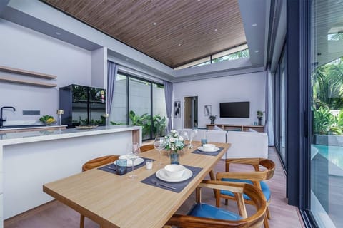 Luxury Villa, Air conditioning, Pool View | Dining