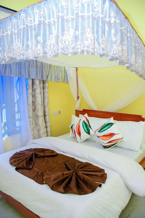 Standard Double Room, Garden View | Desk, laptop workspace, WiFi (free)