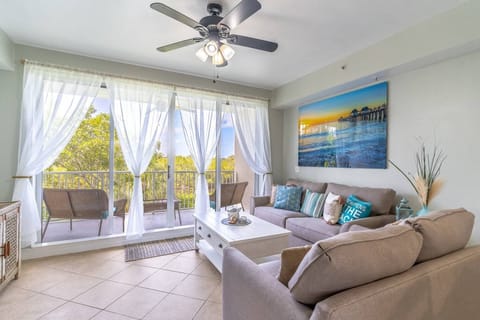 Bright Living Room with Private Balcony overlooking waterways (Full Sleeper Sofa)