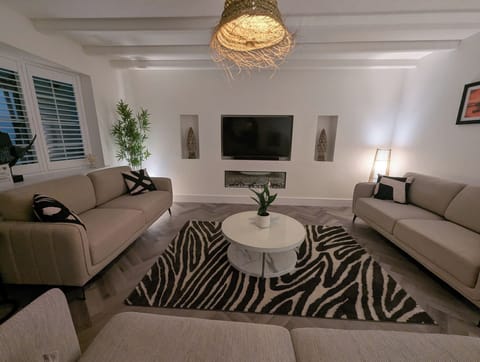 Cottage | Interior