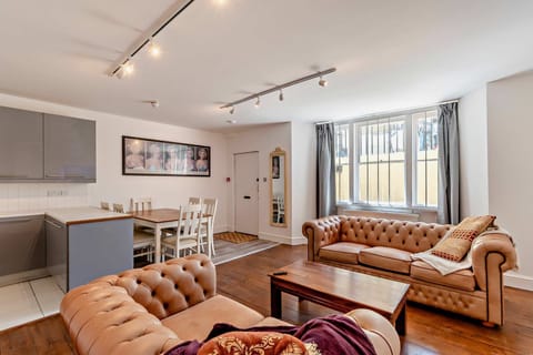 37 Regency Square, Brighton -Host & Stay