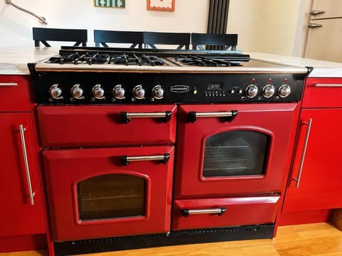Superior Apartment, 2 Bedrooms, Balcony, Sea View | Private kitchen | Espresso maker, electric kettle