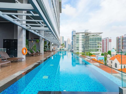 Infinity pool