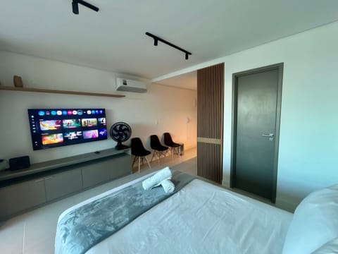 Deluxe Studio | Laptop workspace, iron/ironing board, WiFi (free), bed sheets