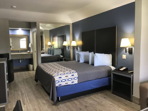 Deluxe Room, 1 King Bed, Smoking | 20 bedrooms, desk, soundproofing, iron/ironing board