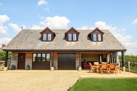 The Donkey Shed, Alweston, Sherborne: An impressive holiday home for friends and family