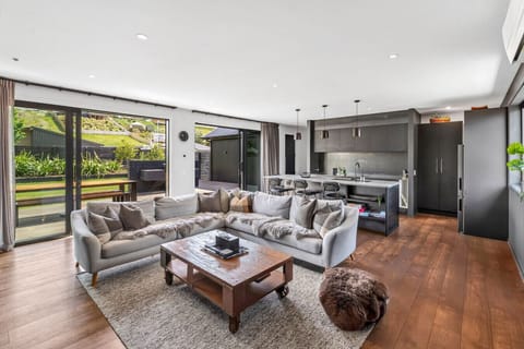 Kitchen Lounge