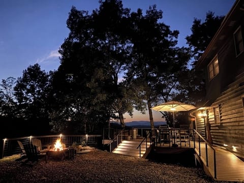 Take in the sunset views. Soak in the hot tub. Relax by the fire. Stay awhile.
