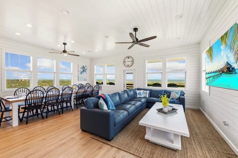 Bright, open, and filled with natural light all day long. This spacious living area offers a welcoming atmosphere where the whole family can stretch out and relax.