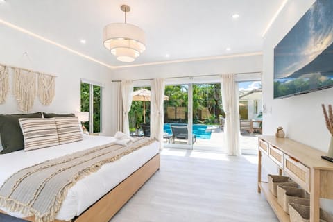 Master En- Suite with pool view and direct patio access