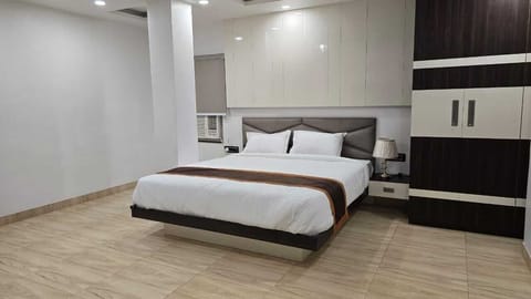 Junior Double Room | Desk, laptop workspace, WiFi (free)