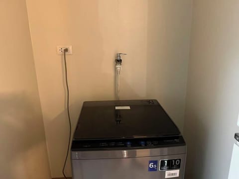 Deluxe Condo, 3 Bedrooms, Balcony, Sea View | Laundry