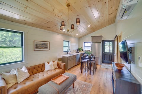 Omaha Vacation Rental | 2BR | 2BA | 575 Sq Ft