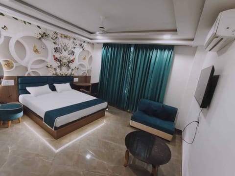 Luxury Double Room, Courtyard View | Desk, laptop workspace, blackout drapes, soundproofing