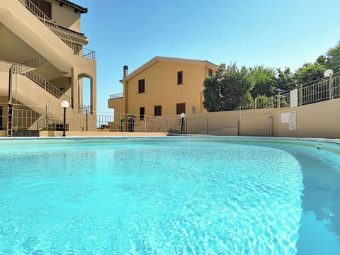 Swimming Pool, Balcony, Apartment, Resort, Estate, Villa, Hotel, Hacienda, Resort Town, Courtyard