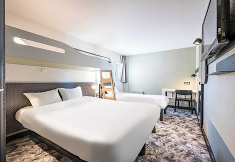 Standard Quadruple Room, Non Smoking | Premium bedding, desk, free WiFi, bed sheets