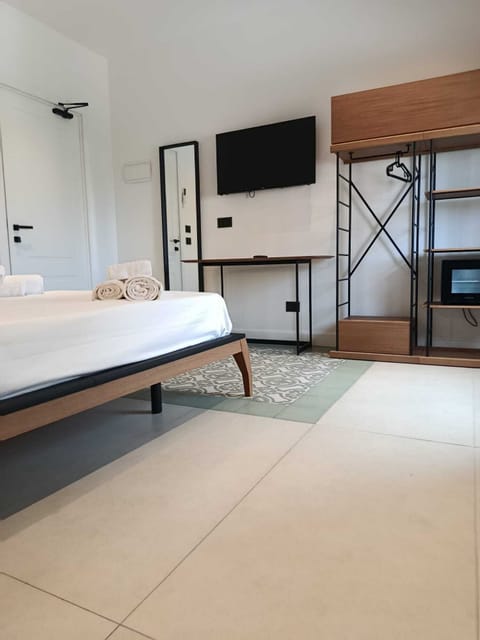 Standard Room | In-room safe, WiFi (free), bed sheets