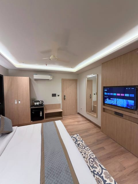 Desk, laptop workspace, WiFi (free)