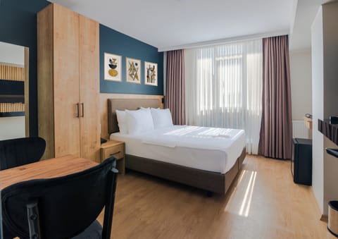 Standard Double Room | Egyptian cotton sheets, premium bedding, Select Comfort beds, minibar
