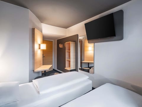 Twin Room | Desk, blackout drapes, soundproofing, free WiFi