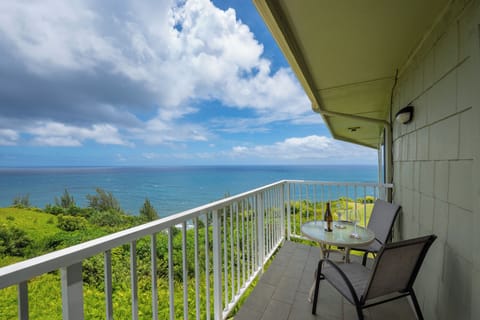 Two chairs and an open railing, the coastline all yours whenever you want it.