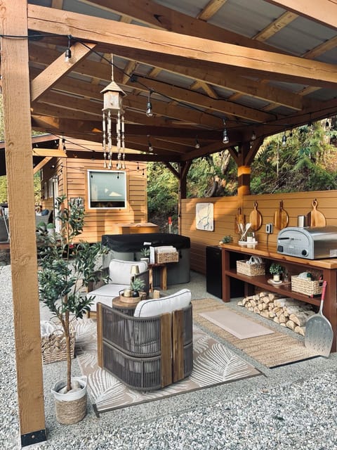 Outdoor spa tub