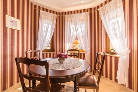Apartment | Reception
