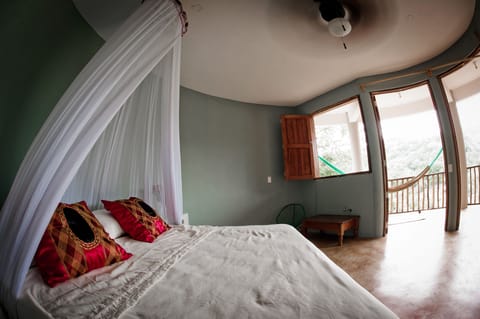 Elisa | Living area | Books, heated floors