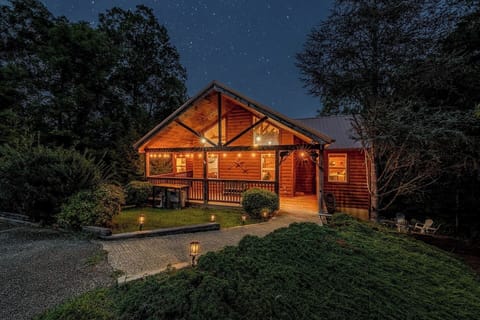 Experience peaceful mountain evenings and unforgettable nights at Copper Top Cabin.