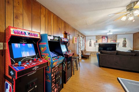 House, Multiple Beds, Mountain View (Hilltop Lodge) | Game room