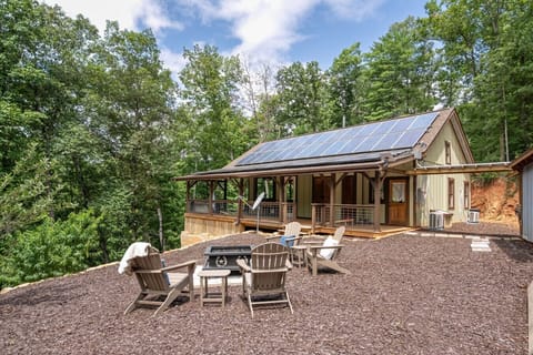 WELCOME to Firefly Retreat, Off-Grid Solar cabin