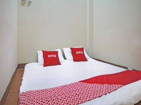 Standard Double Room | Desk, WiFi (free), bed sheets