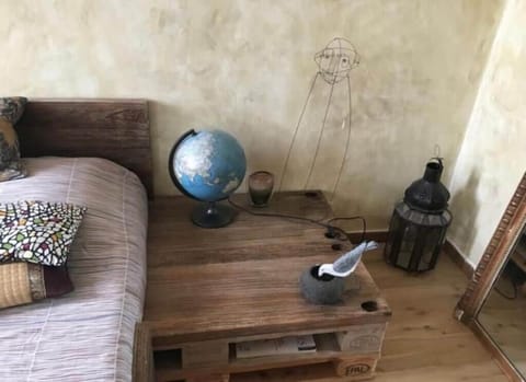 Double Room Single Use, 1 Queen Bed, Courtyard View | Desk, iron/ironing board, WiFi (free)