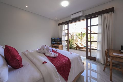 Deluxe Room Pool Access  | Desk, WiFi (free)