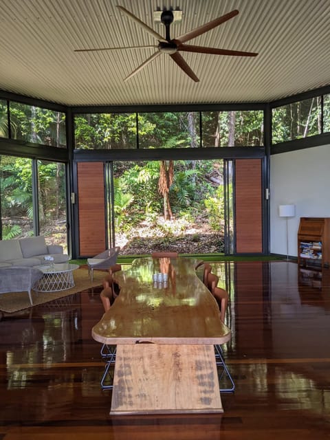 House | 3 bedrooms, high-speed internet