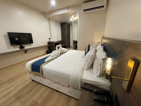 Business Double or Twin Room, Non Smoking, City View | In-room safe, soundproofing, iron/ironing board (on request)