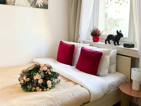 Apartment | 1 bedroom, laptop workspace, iron/ironing board, bed sheets