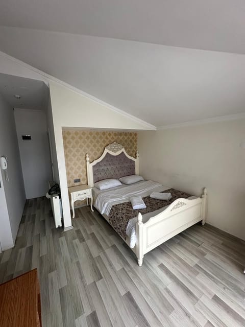 Comfort Room, Balcony, Sea View | Hypo-allergenic bedding available, pillowtop beds