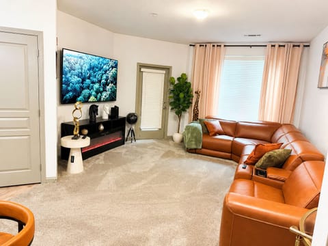77" Samsung OLED Vision AI TV, fireplace & Ashley leather reclining sectional.