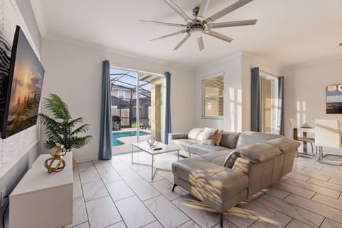 Spacious Living room