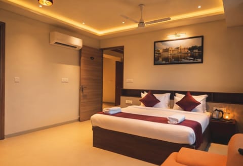 Deluxe Room | Desk, laptop workspace, WiFi (free)