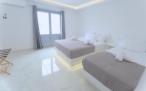 Frette Italian sheets, premium bedding, memory foam beds, in-room safe