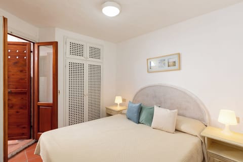 Apartment | Iron/ironing board