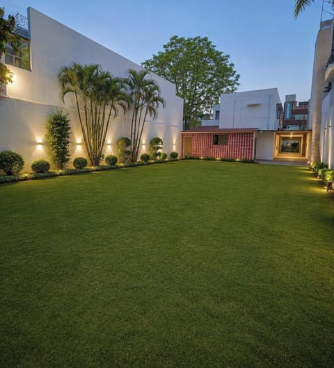 Executive Room, City View | Property grounds