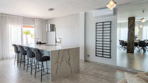 Comfort Villa, Ocean View | Private kitchen