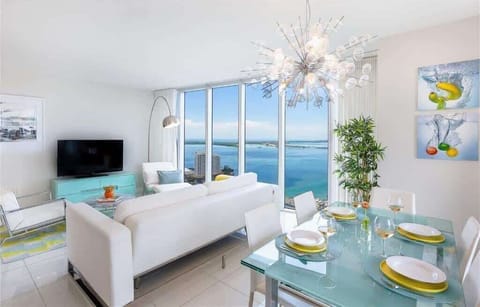 Bright, open-concept living and dining area with breathtaking ocean and city views. Floor-to-ceiling windows, stylish furnishings, and abundant natural light create the perfect space to relax, dine, and take in the scenery.
